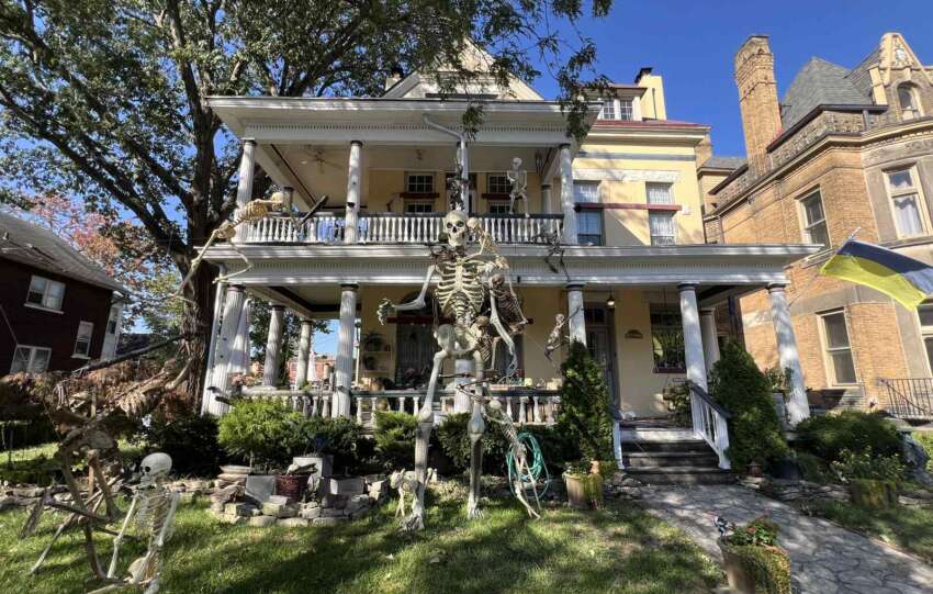 house decorated for halloween on Bryden Road