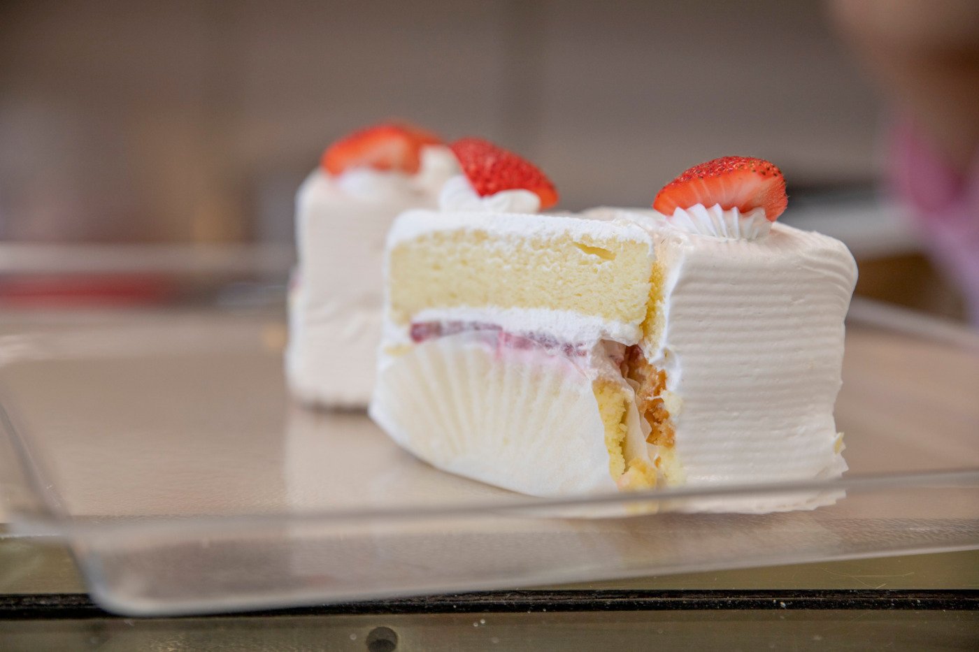 strawberry cake golden delight bakery