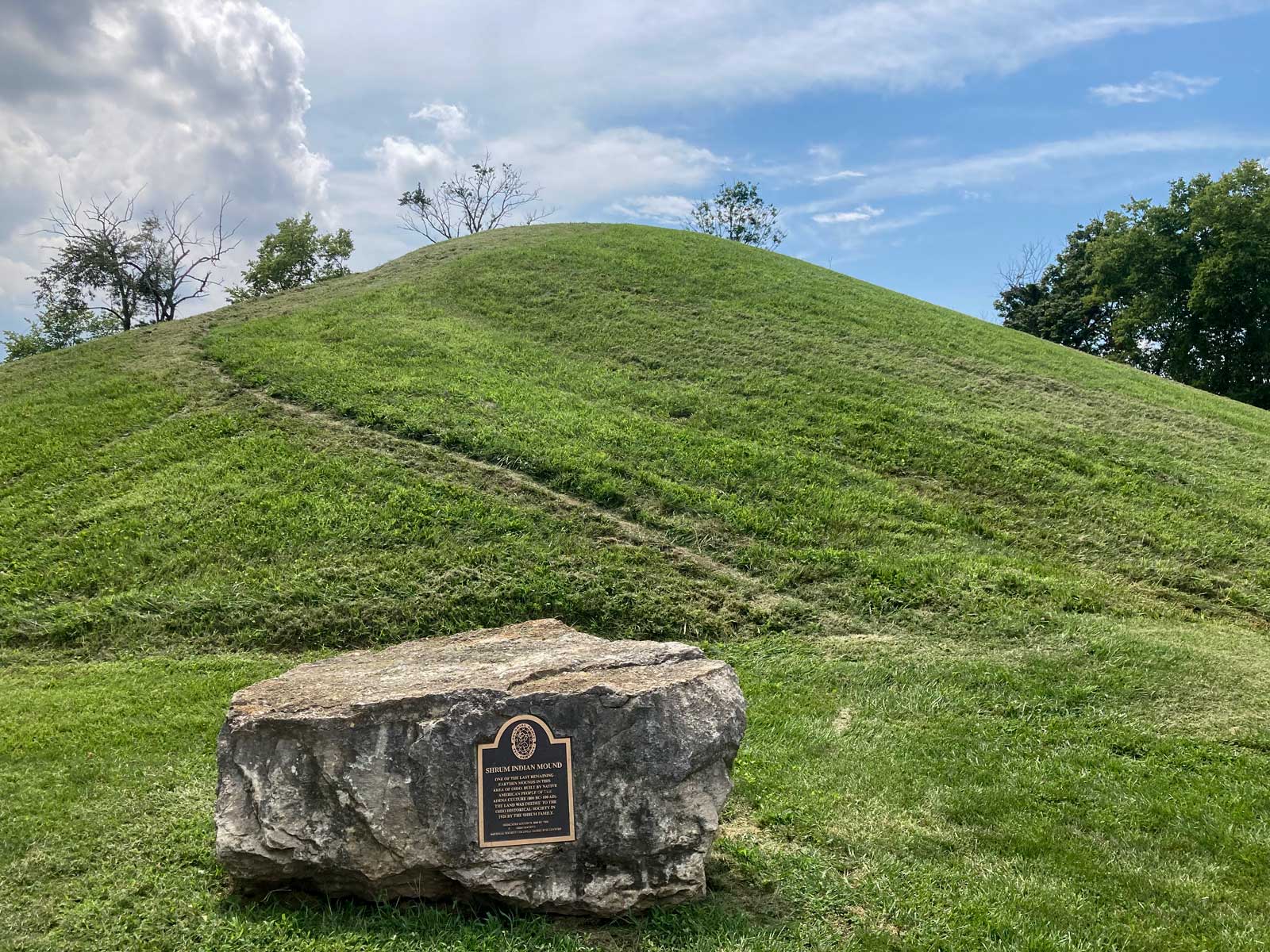 Shrum Mound, ancient burial mound Columbus